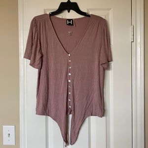 H by bordeux button t-shirt